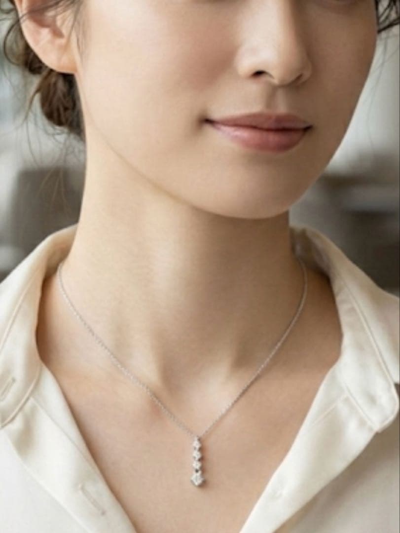 Tasaki pearl diamond silver necklace with 38 cm length, 3.5 cm adjuster, and diamond pendant at the tip