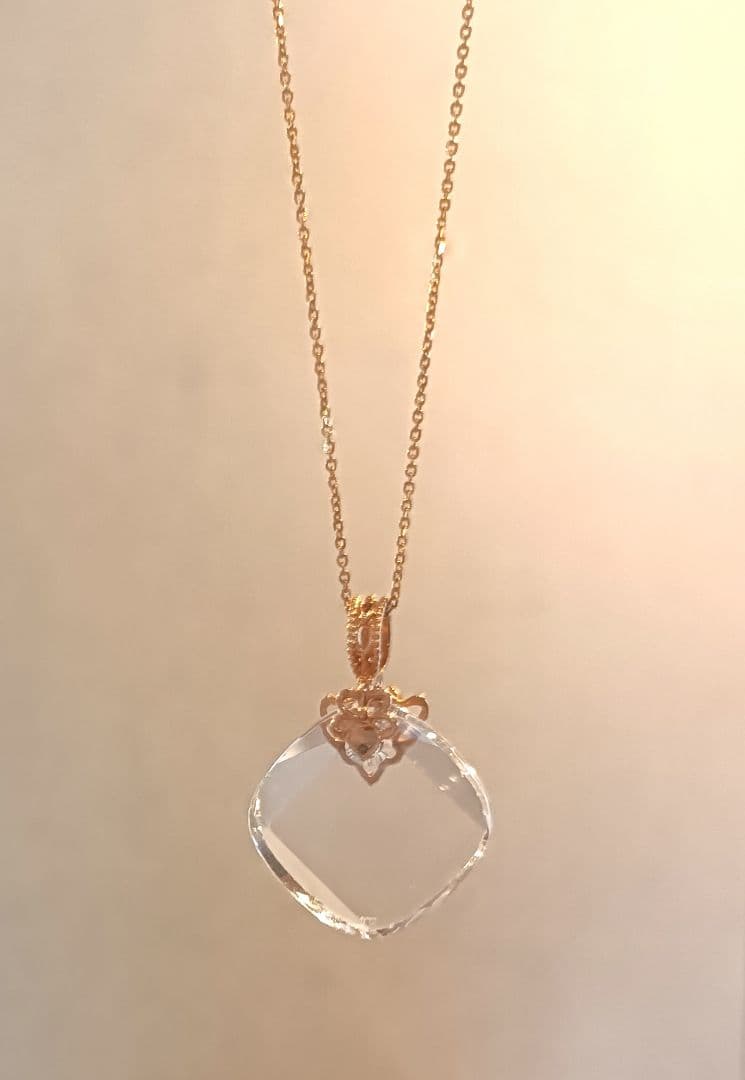 Agete CLASSIC Necklace Charm with K10 gold, diamond, and quartz pendant showing small chips on quartz surface