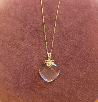 Agete CLASSIC Necklace Charm with K10 gold, diamond, and quartz pendant showing small chips on quartz surface