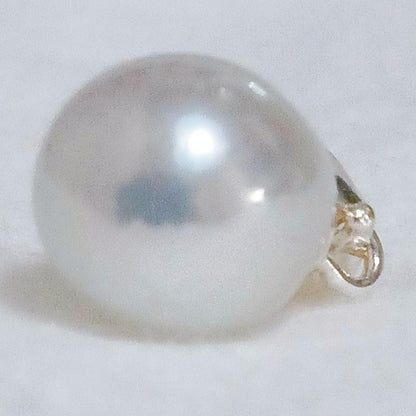 Akoya Pearl Top featuring natural white silver baroque pearl 6x3mm with silver 925 fitting