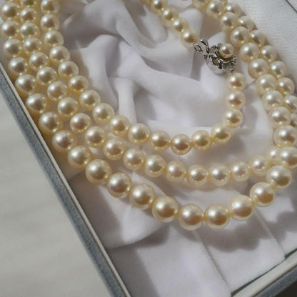 Akoya pearl necklace with genuine ivory pearls sized 8.6-7.0mm, 82cm long with clasp
