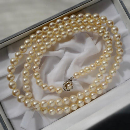 Akoya pearl necklace with genuine ivory pearls sized 8.6-7.0mm, 82cm long with clasp