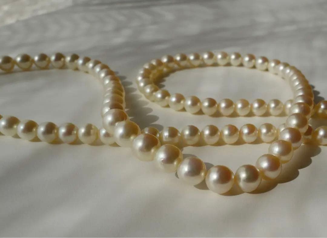 Akoya pearl necklace with genuine ivory pearls sized 8.6-7.0mm, 82cm long with clasp
