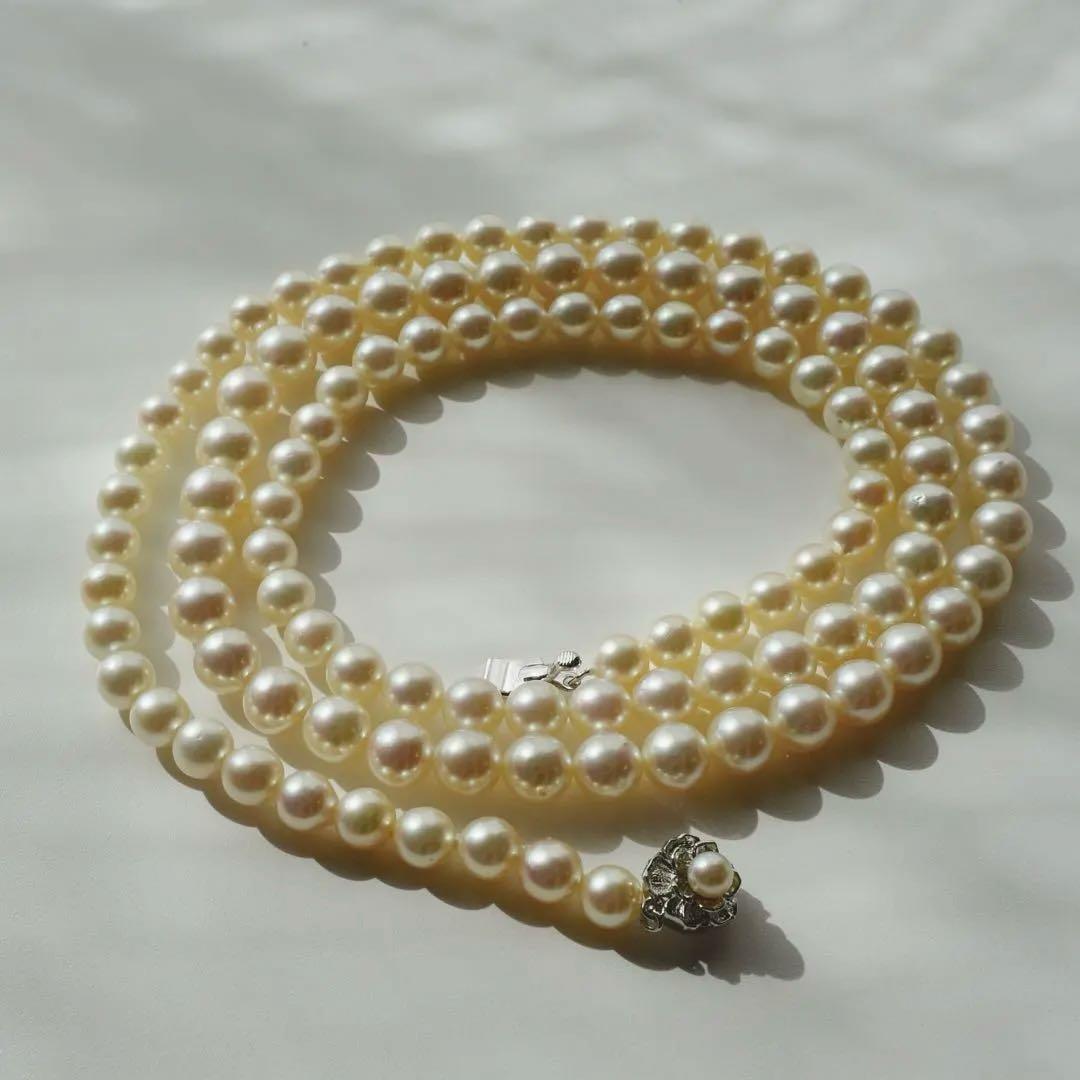 Akoya pearl necklace with genuine ivory pearls sized 8.6-7.0mm, 82cm long with clasp