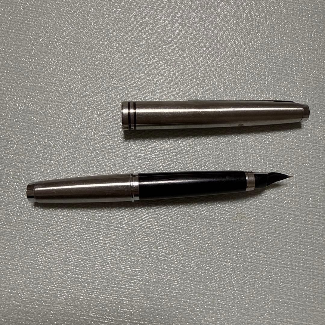 PILOT Silver Fountain Pen with metal body and black grip section on white background