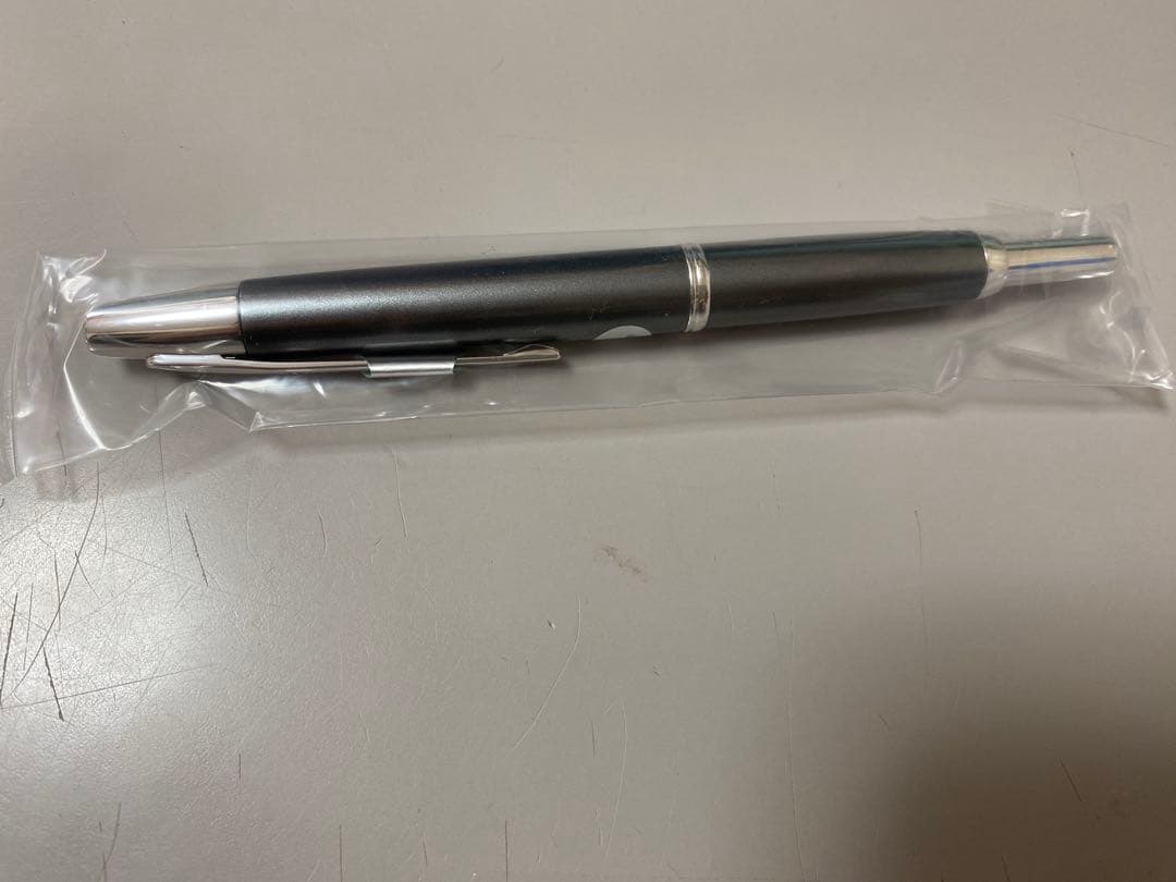Pilot Fountain Pen Gray FCT-15SR-GYF Capless with fine nib and click mechanism in black