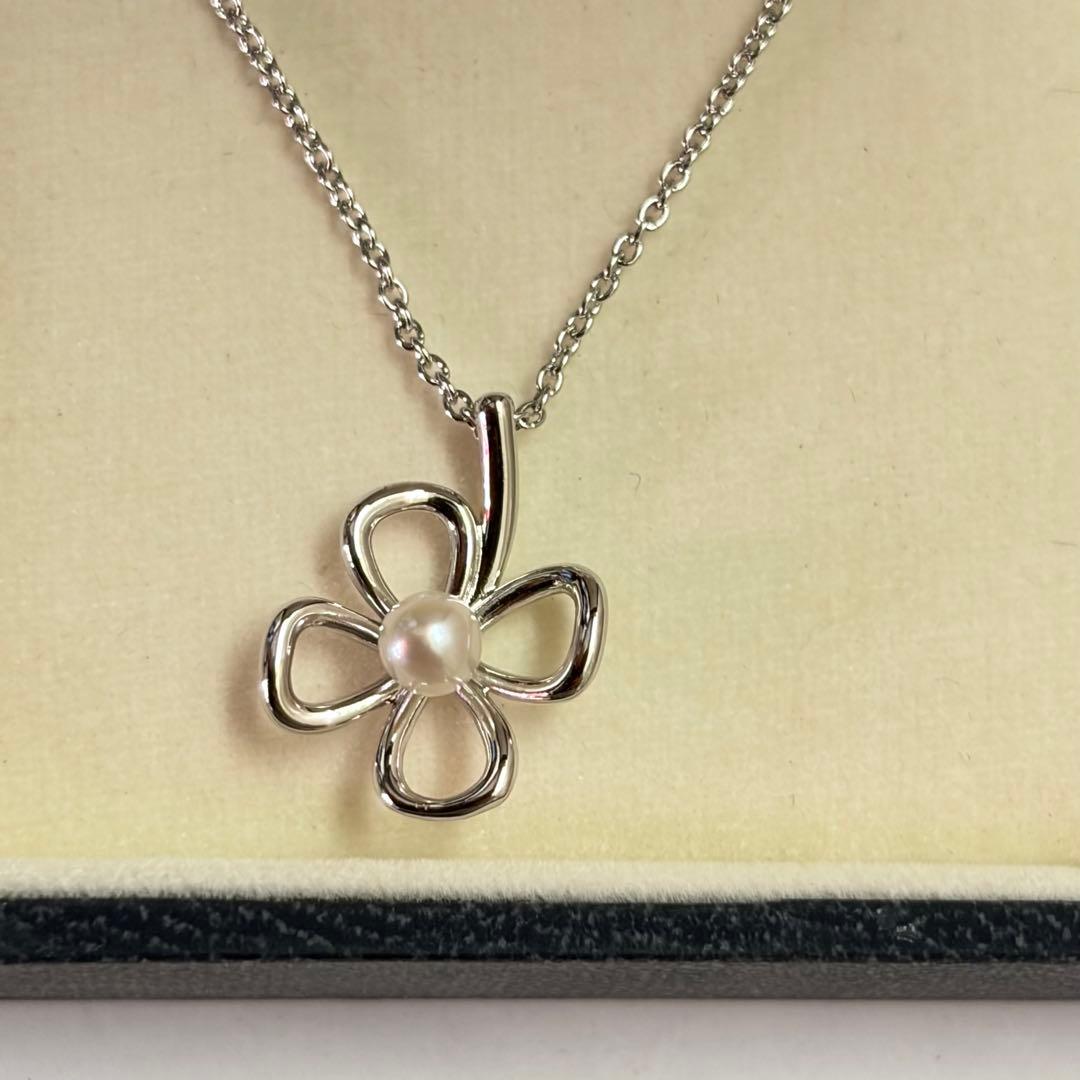 TASAKI Kuro Clover Pearl Necklace in silver with clover design and 4mm pearl on 38cm chain