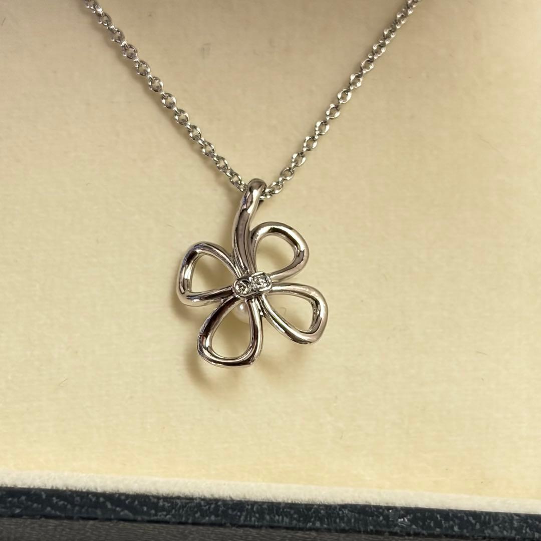 TASAKI Kuro Clover Pearl Necklace in silver with clover design and 4mm pearl on 38cm chain