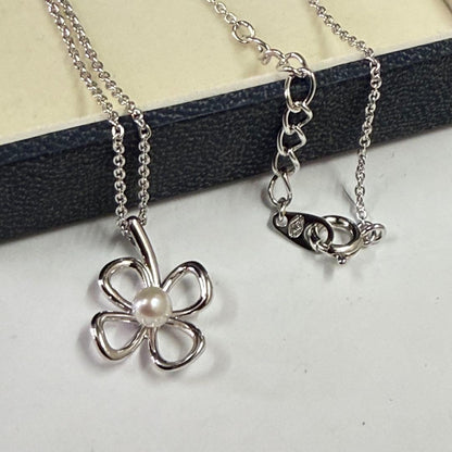 TASAKI Kuro Clover Pearl Necklace in silver with clover design and 4mm pearl on 38cm chain