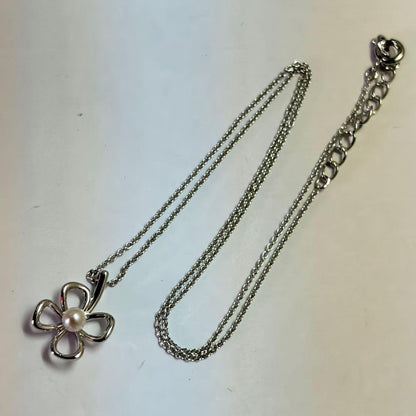 TASAKI Kuro Clover Pearl Necklace in silver with clover design and 4mm pearl on 38cm chain
