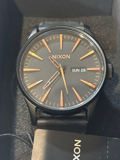 NIXON SENTRY LEATHER Quartz Men's Watch — Japanese