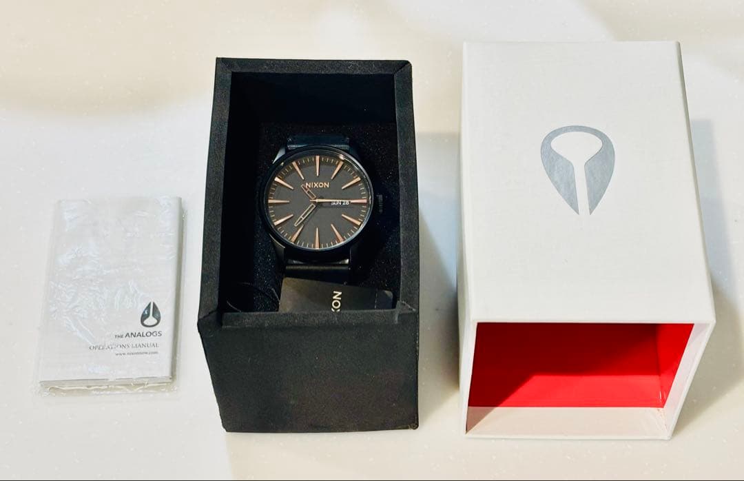NIXON SENTRY LEATHER Quartz Men's Watch — Japanese