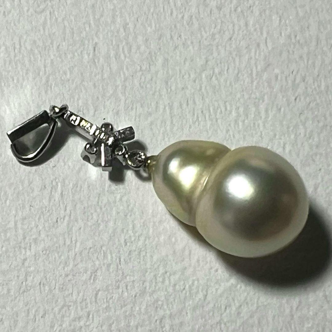 K14WG Mikimoto white South Sea pearl pendant top with three diamonds and 17.7mm drop-shaped golden pearl