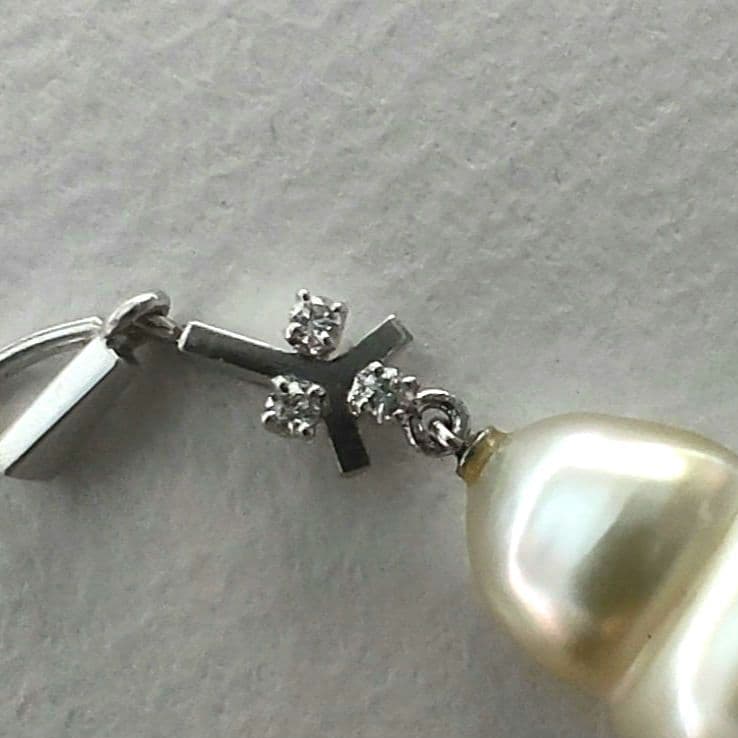 K14WG Mikimoto white South Sea pearl pendant top with three diamonds and 17.7mm drop-shaped golden pearl