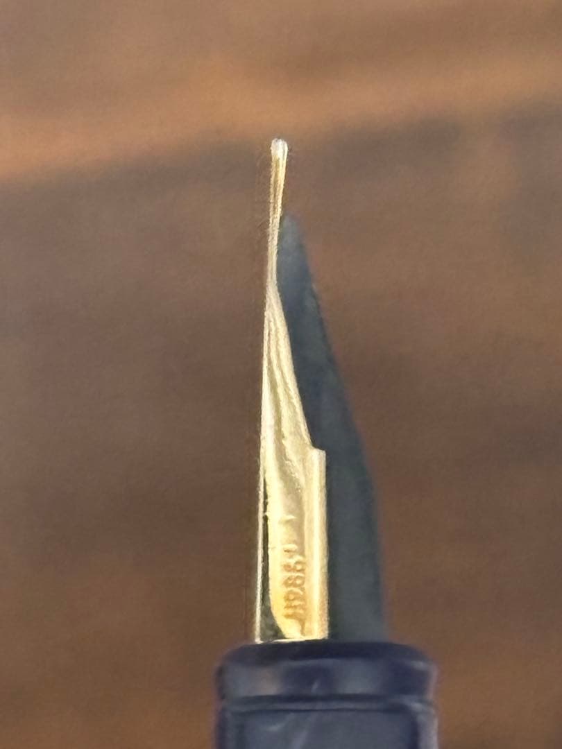 PILOT Quattro fountain pen with 14K gold fine nib in matte navy color