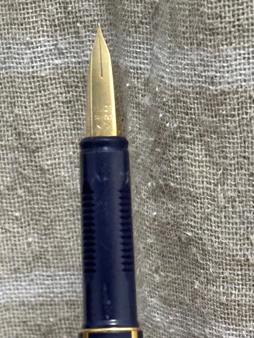 PILOT Quattro fountain pen with 14K gold fine nib in matte navy color