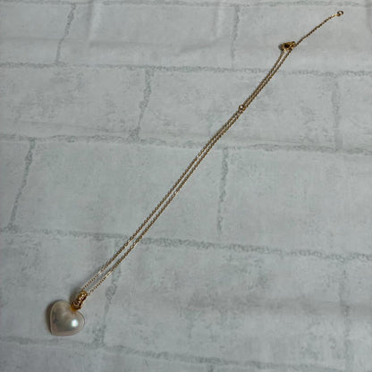 Tasaki pearl necklace with white heart-shaped mabe pearl on 46 cm adjustable K18 gold chain