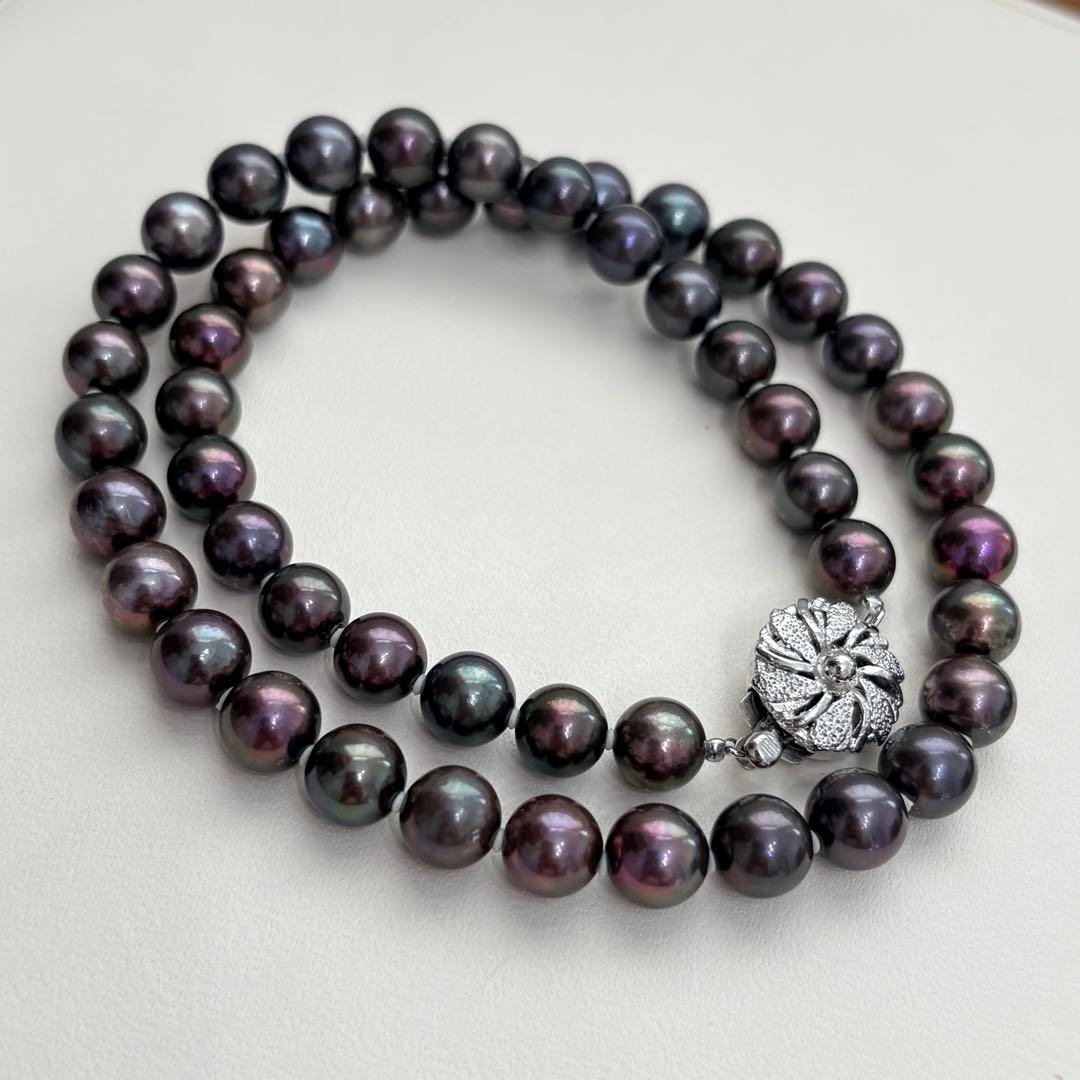 Akoya pearl necklace with 8-8.5mm peacock pearls and silver fittings measuring 45.5cm length