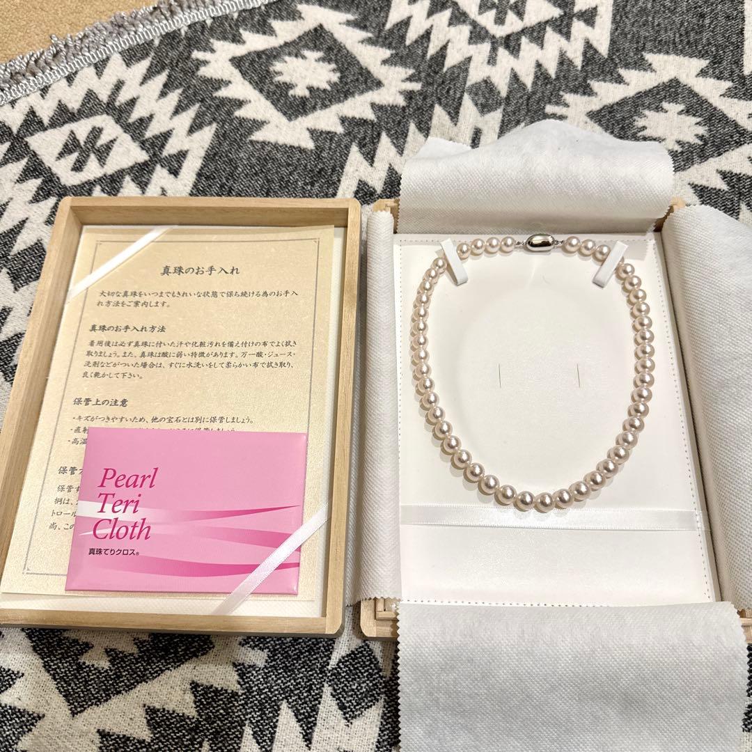 Aurora Rose Akoya pearl necklace with 8.5-9.0 mm pearls on a 43 cm silver chain
