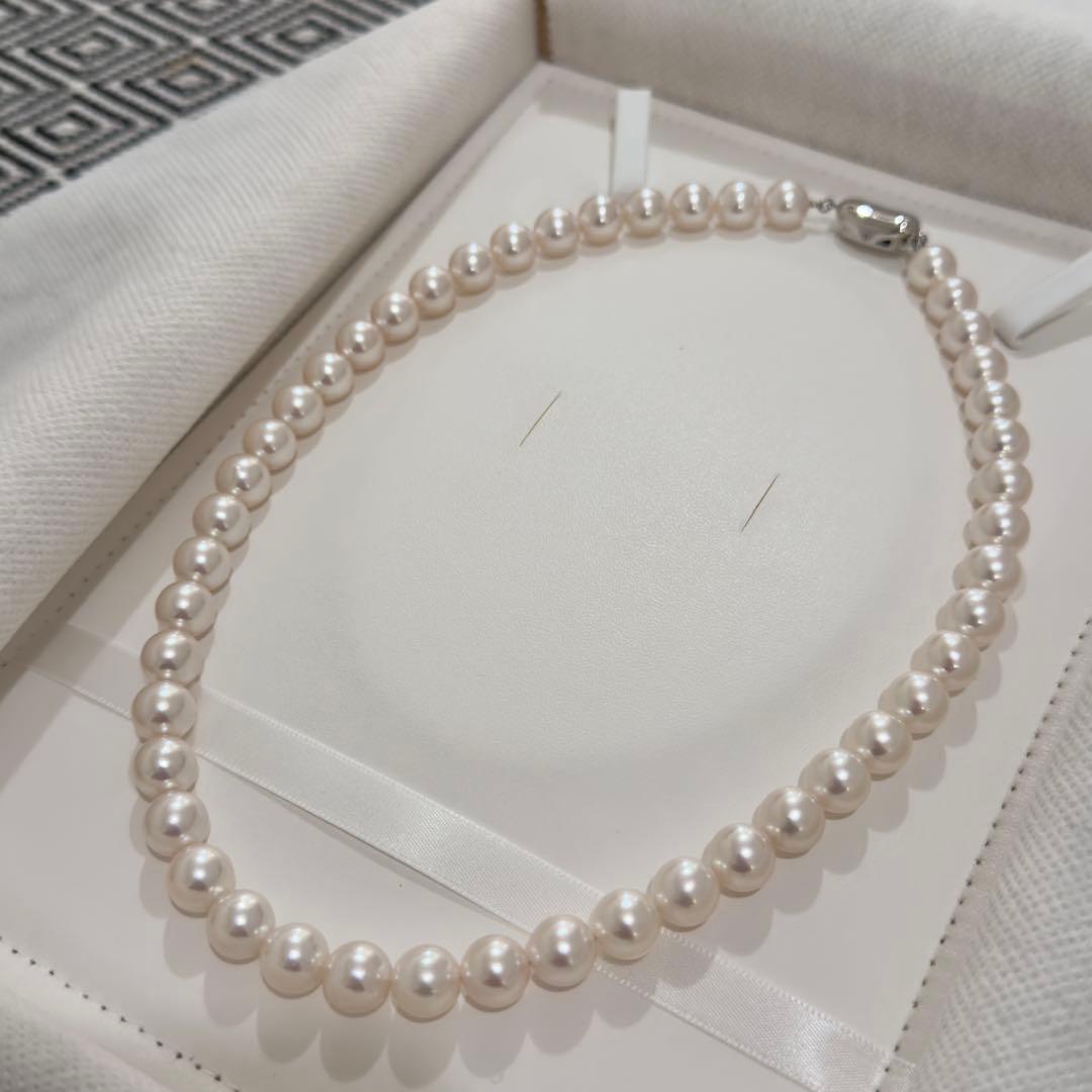 Aurora Rose Akoya pearl necklace with 8.5-9.0 mm pearls on a 43 cm silver chain