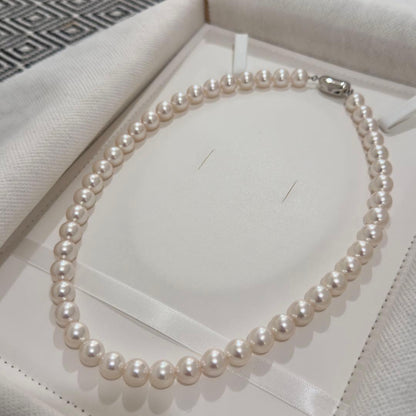 Aurora Rose Akoya pearl necklace with 8.5-9.0 mm pearls on a 43 cm silver chain