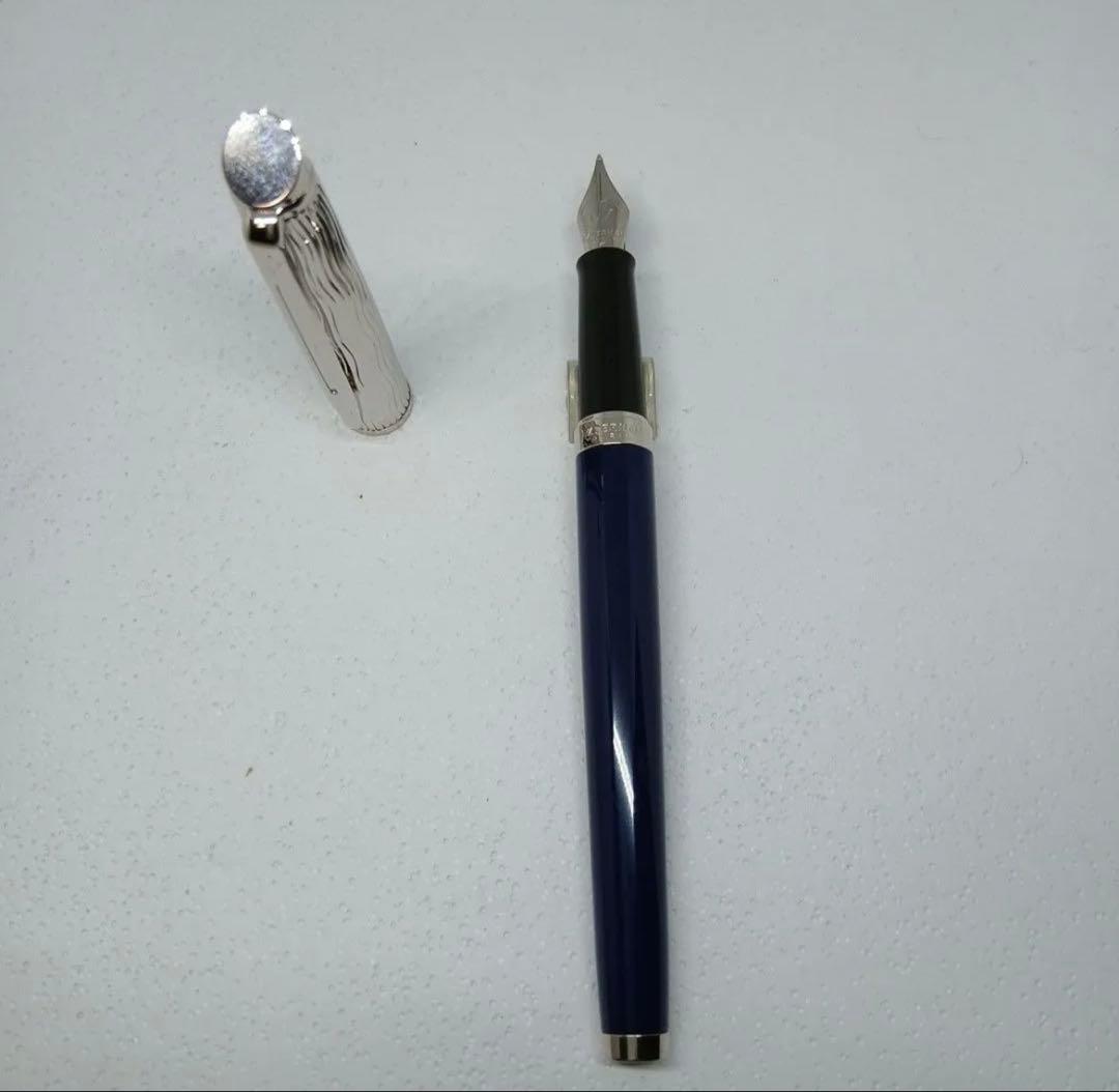 Waterman Metropolitan Fountain Pen in blue with stainless steel nib on white background