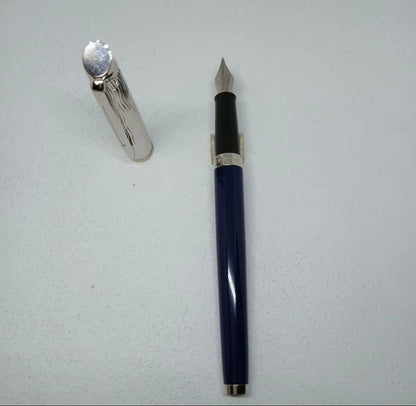Waterman Metropolitan Fountain Pen in blue with stainless steel nib on white background