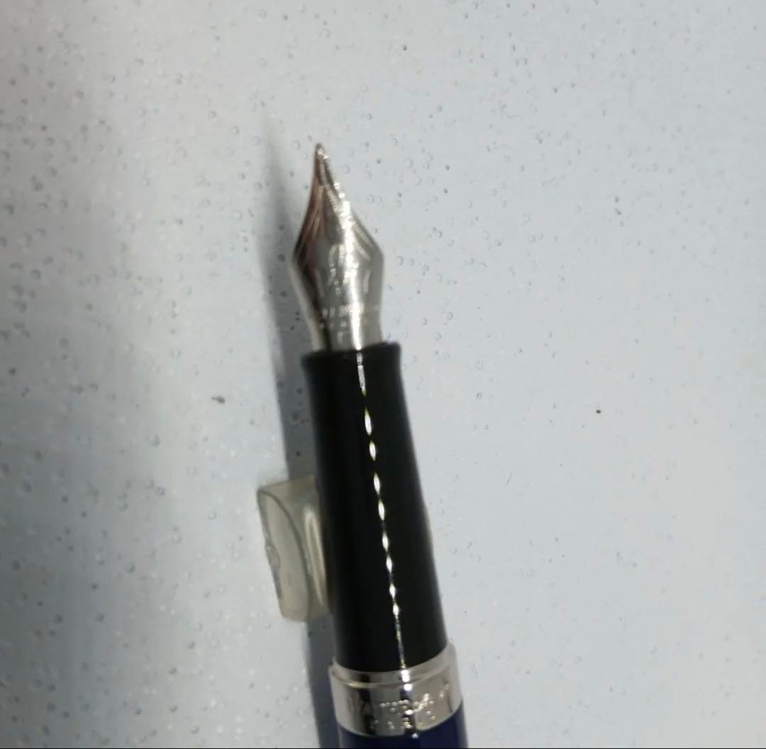 Waterman Metropolitan Fountain Pen in blue with stainless steel nib on white background