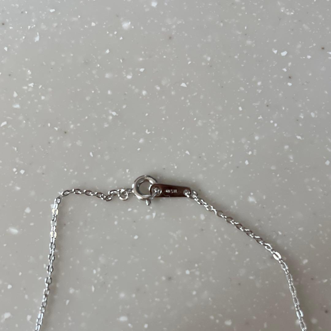 MIKIMOTO necklace featuring silver chain and white pearls with box, card, and pouch accessories