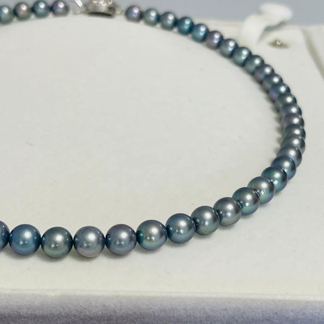Akoya black pearl necklace with 7.5mm round peacock green pearls on a 43cm silver chain