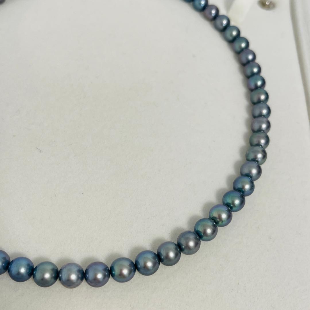 Akoya black pearl necklace with 7.5mm round peacock green pearls on a 43cm silver chain