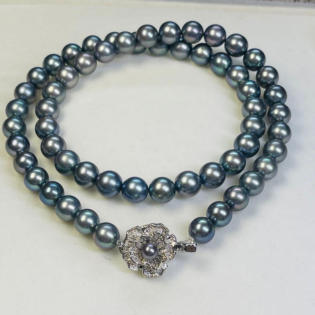Akoya black pearl necklace with 7.5mm round peacock green pearls on a 43cm silver chain
