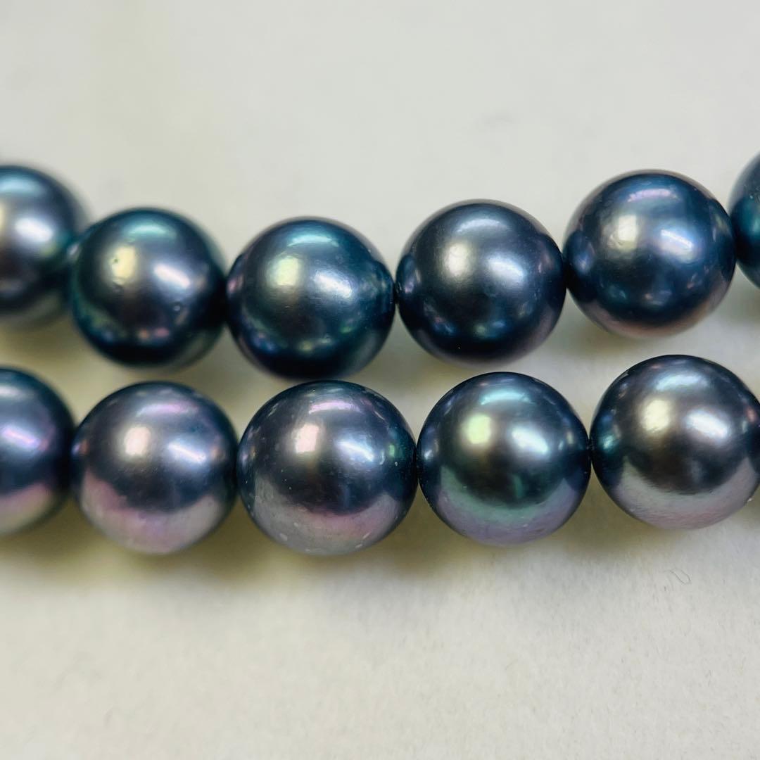 Akoya black pearl necklace with 7.5mm round peacock green pearls on a 43cm silver chain