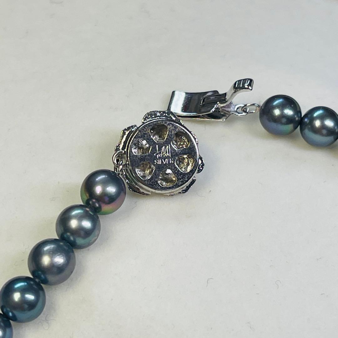 Akoya black pearl necklace with 7.5mm round peacock green pearls on a 43cm silver chain