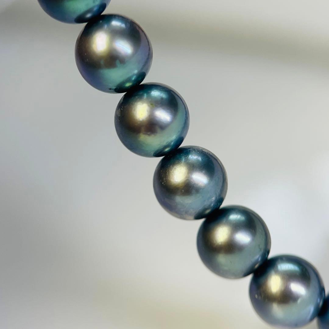 Akoya black pearl necklace with 7.5mm round peacock green pearls on a 43cm silver chain