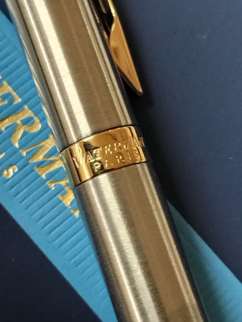 WATERMAN ballpoint pen main body in silver and gold with dedicated case and genuine refill displayed
