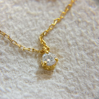 Agete K18 gold necklace with a 0.05ct diamond pendant on a delicate chain