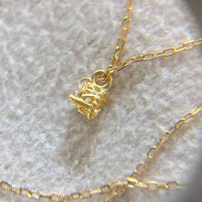 Agete K18 gold necklace with a 0.05ct diamond pendant on a delicate chain