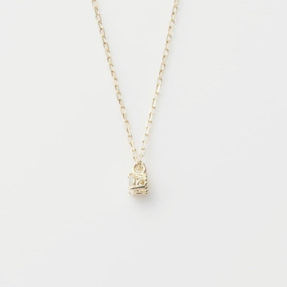 Agete K18 gold necklace with a 0.05ct diamond pendant on a delicate chain