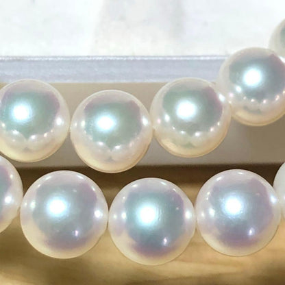 New Aura Hanadama Grade Akoya Pearl Necklace with white 6.5-7.0mm pearls and silver engraved clasp, 42.5 cm length