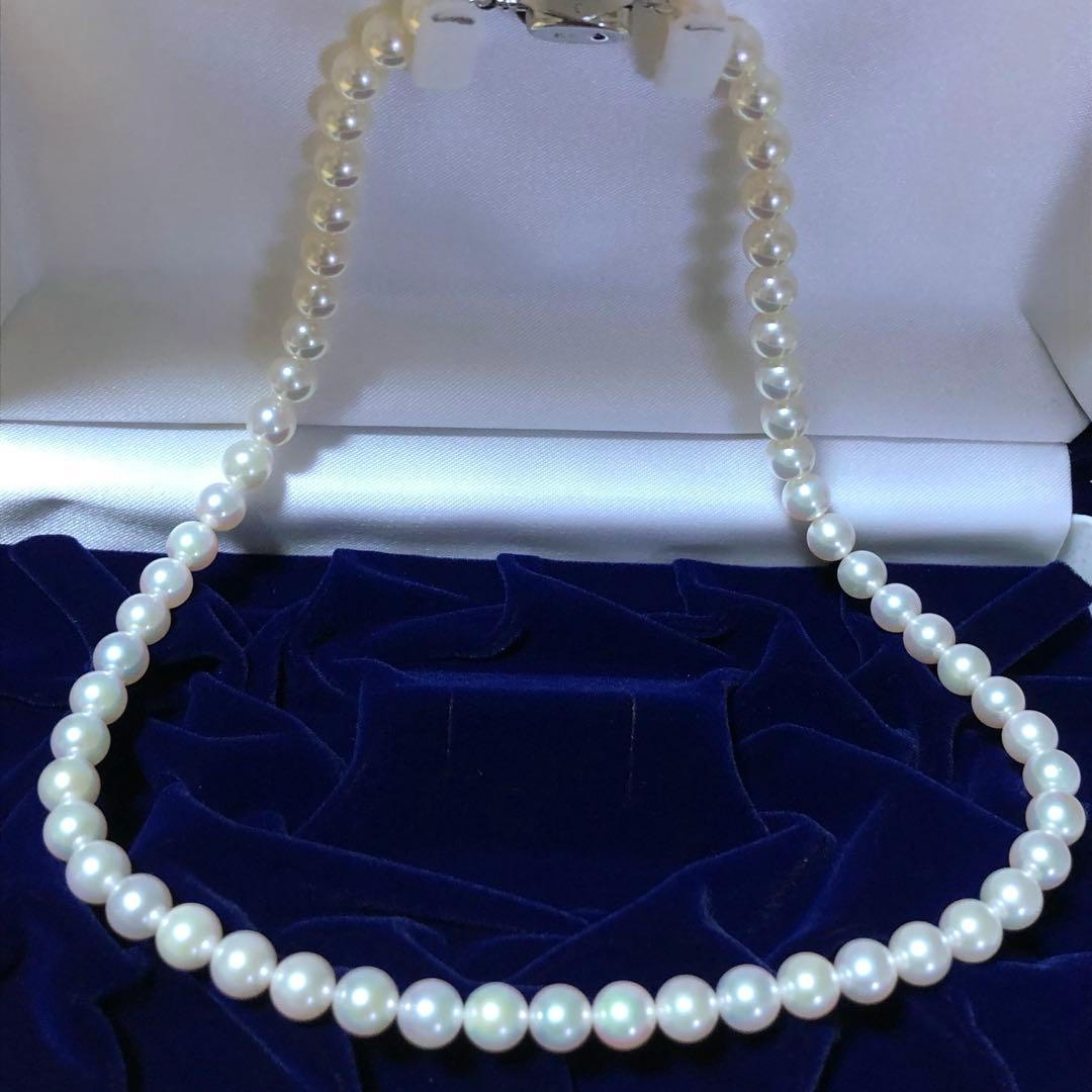 New Aura Hanadama Grade Akoya Pearl Necklace with white 6.5-7.0mm pearls and silver engraved clasp, 42.5 cm length