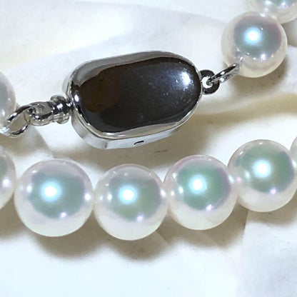 New Aura Hanadama Grade Akoya Pearl Necklace with white 6.5-7.0mm pearls and silver engraved clasp, 42.5 cm length