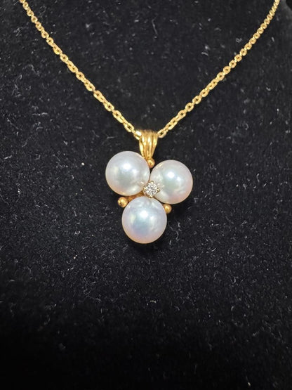 MIKIMOTO necklace with three Akoya pearls and one diamond set in 18K yellow gold with 38cm chain