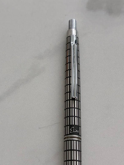 Pilot Elite ballpoint pen model PILOT エリート shown with sleek black barrel and silver clip