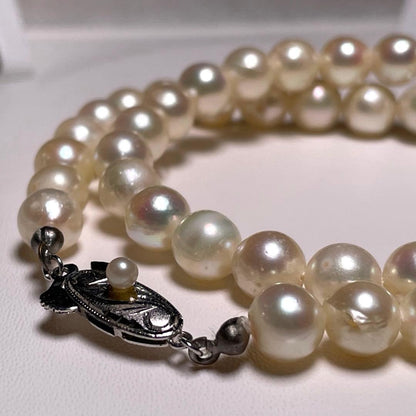 Akoya pearl semi-baroque necklace 7.0-7.4mm white pearls on silver chain length 39.1 cm