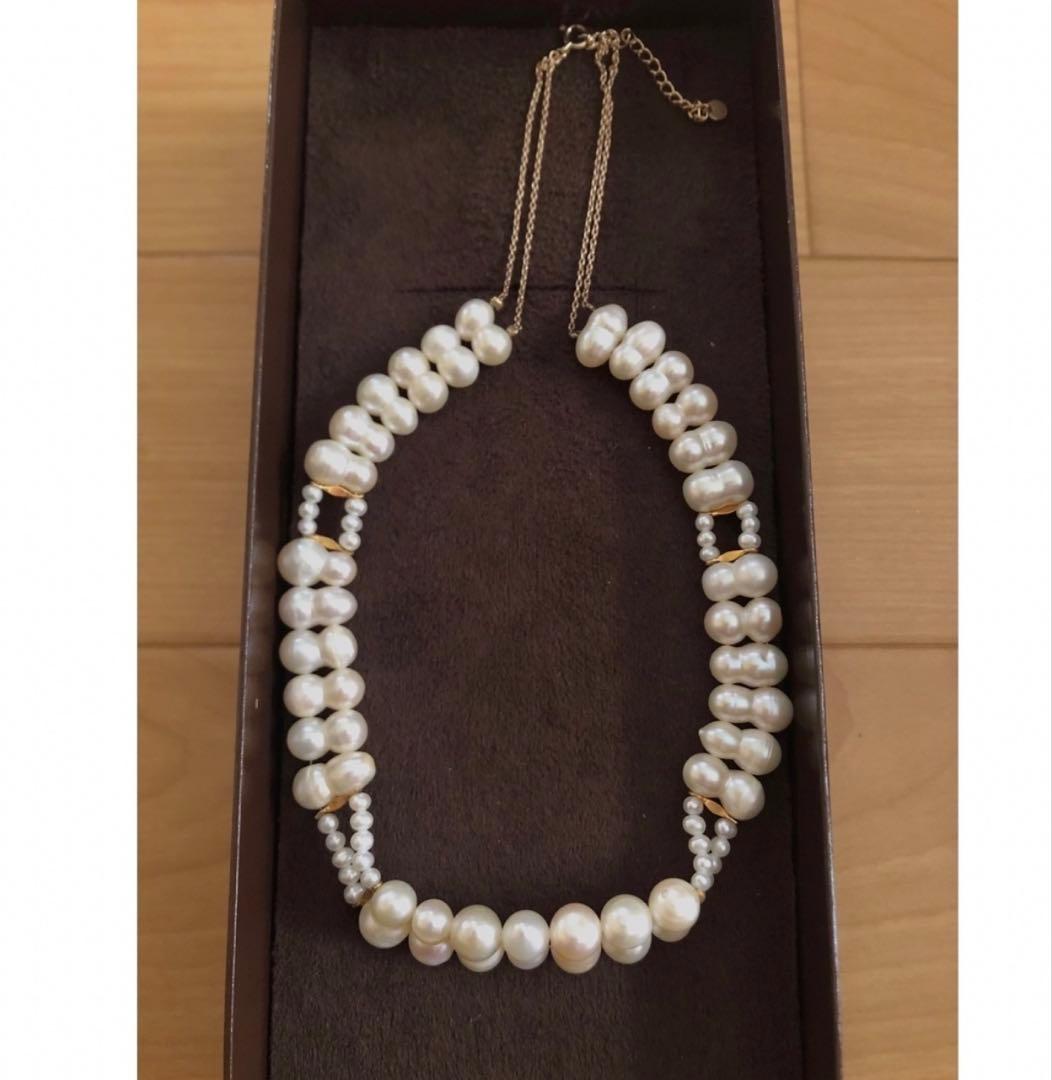 Agete pearl necklace with two-layered design combining large and small 10k pearls