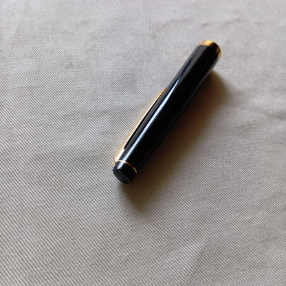 Pilot Fountain Pen in black metal with a classic fountain pen design for elegant writing