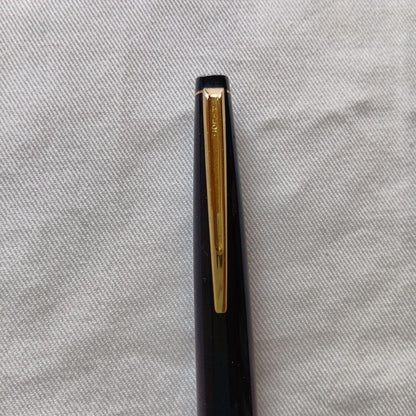Pilot Fountain Pen in black metal with a classic fountain pen design for elegant writing