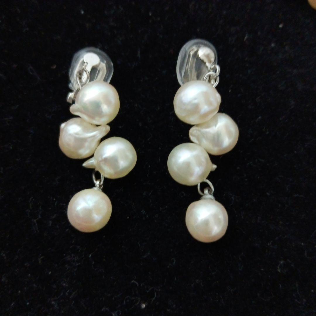 Akoya pearl necklace and earrings set with 8-9mm pearls and flower motif clasp on a white background