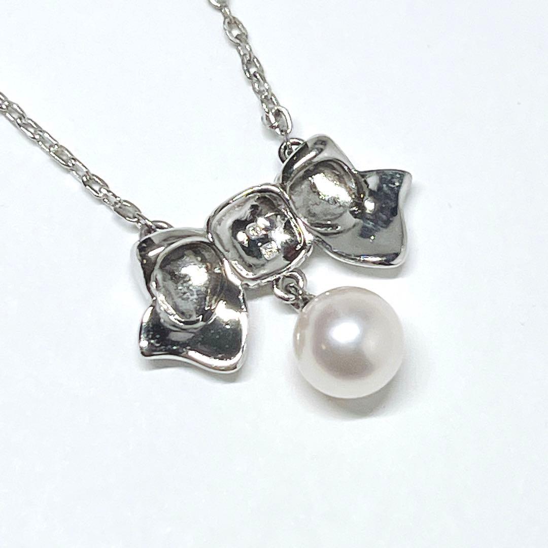 Mikimoto Akoya pearl necklace with 6.7mm pearls and silver ribbon motif pendant on 38.5cm chain